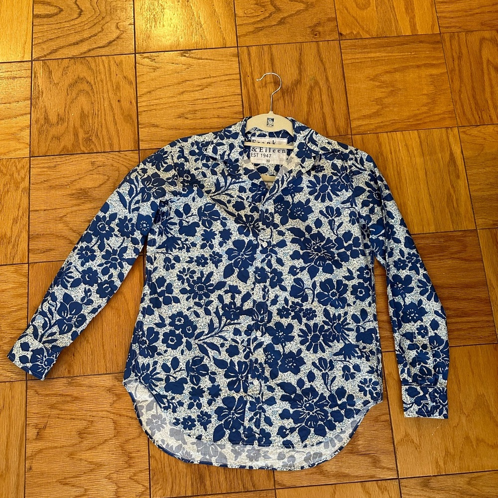NW, Frank & Eileen blouse, size XS, blue & white button down,